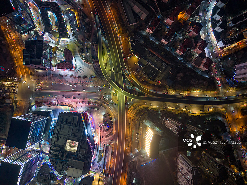 立交桥，高架路，青岛夜景航拍，夜晚城市车流交通图片素材