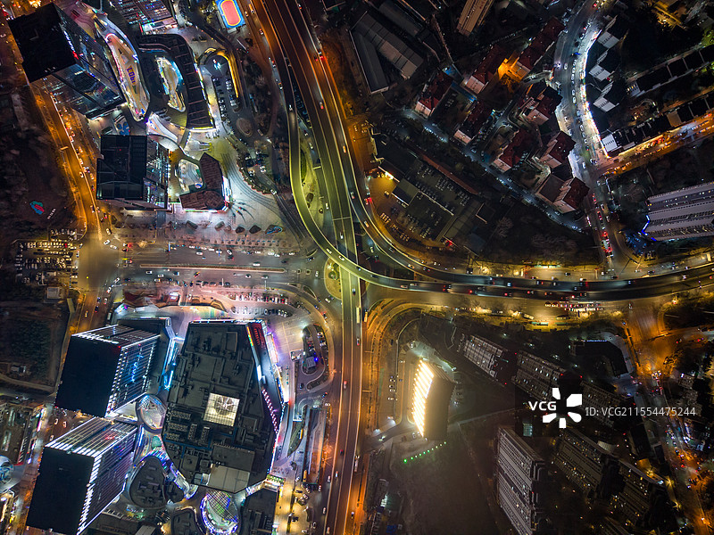 立交桥，高架路，青岛夜景航拍，夜晚城市车流交通图片素材