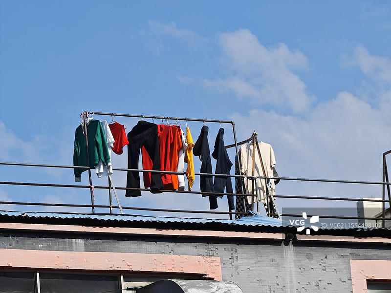 天台上的衣服图片素材