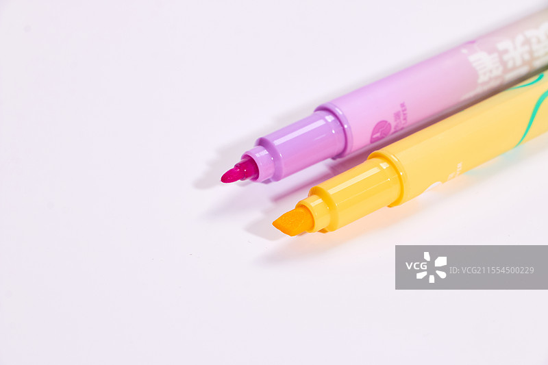 叠色双头荧光笔，解锁你的色彩灵感！图片素材