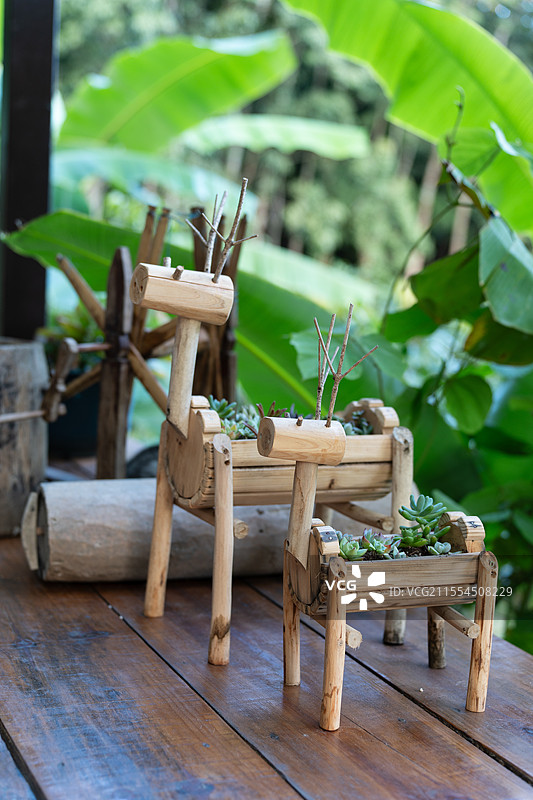 木质小鹿造型多肉花盆摆件图片素材