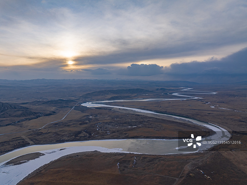 青海玛曲黄河第一湾冬季航拍图片素材