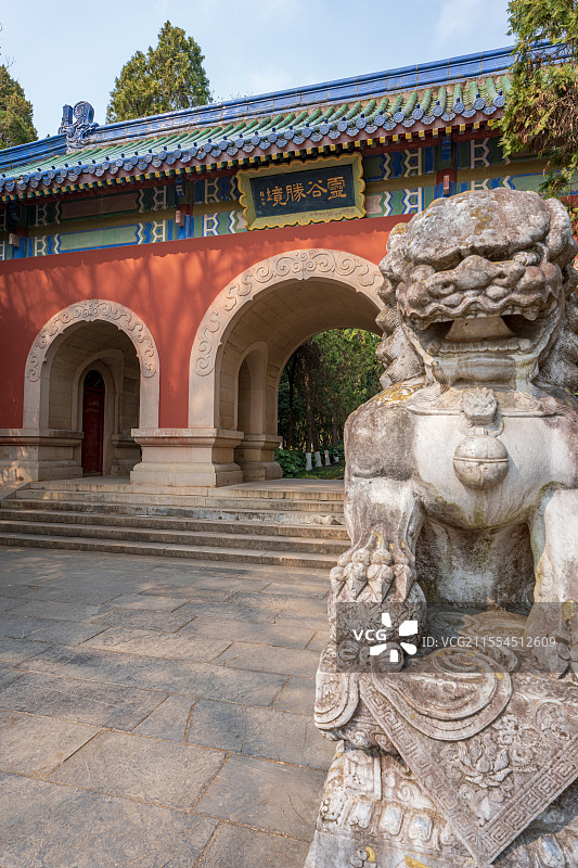 竖拍灵谷寺灵谷胜境牌匾图片素材