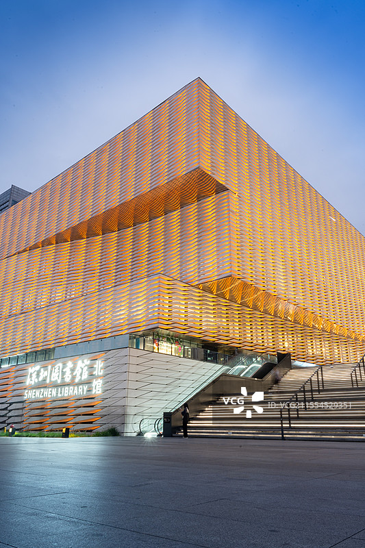深圳红山的深圳图书馆北馆外观建筑夜景风光图片素材