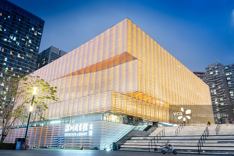 深圳红山的深圳图书馆北馆外观建筑夜景风光图片素材
