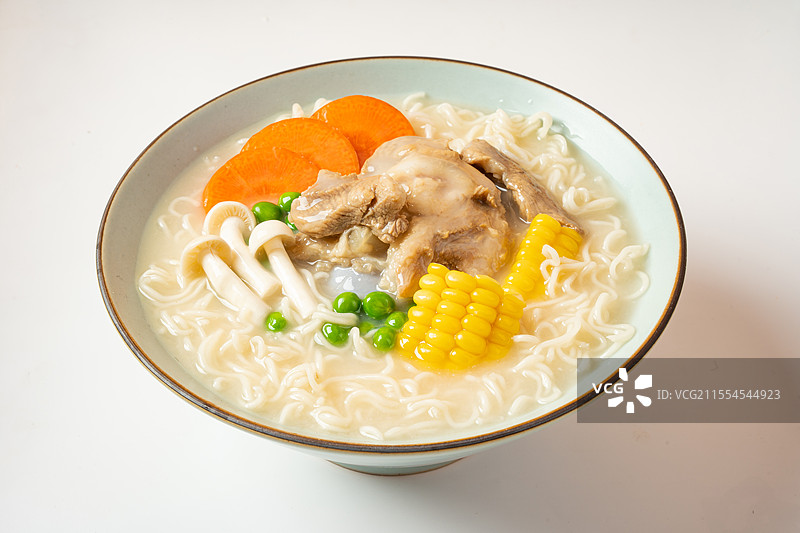 碗里的大骨汤面图片素材