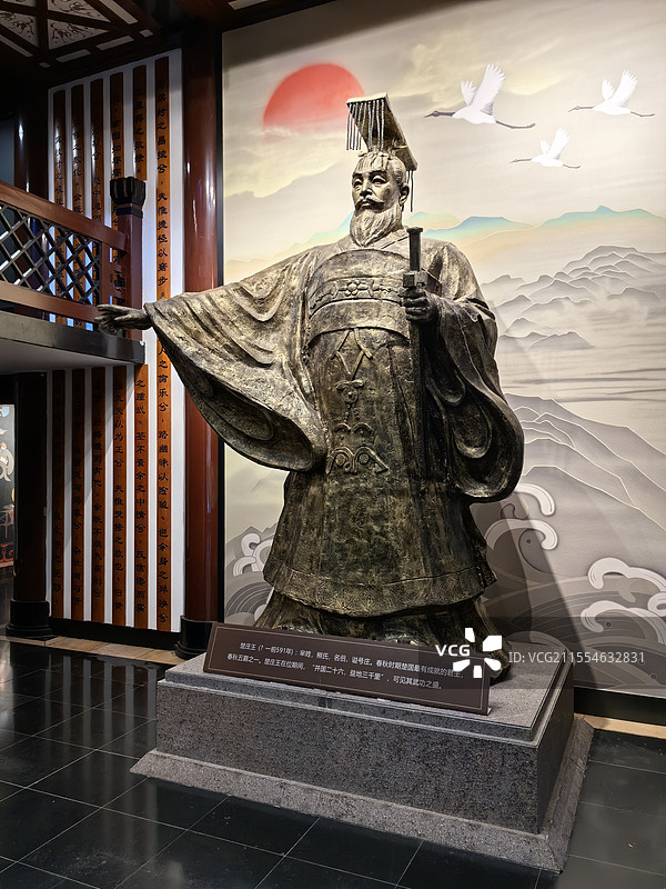 武汉东湖磨山景区楚庄王铜像图片素材