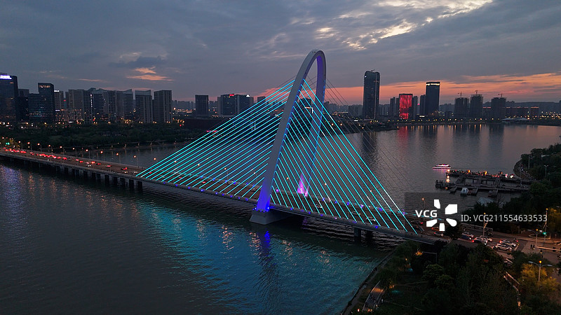 西安浐灞 后海 彩虹桥 夜景 航拍图片素材