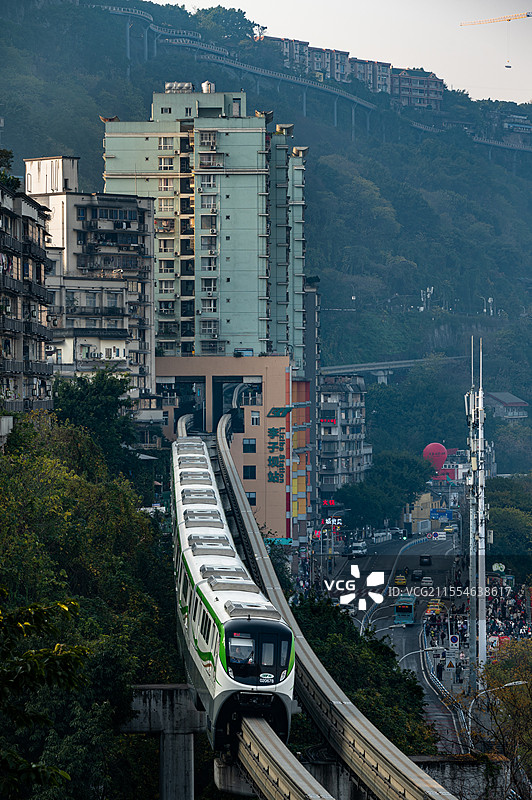 李子坝轻轨穿楼图片素材