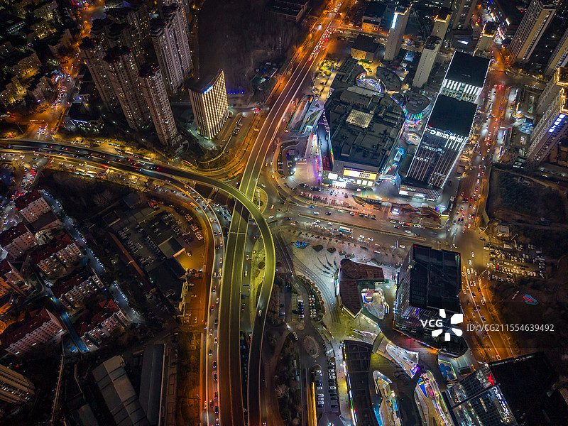 立交桥，高架路，青岛夜景航拍，夜晚城市车流交通图片素材