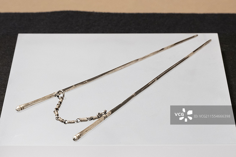 安徽合肥安徽博物院大唐盛世法门珍宝唐代文物精品特展系链银火箸图片素材