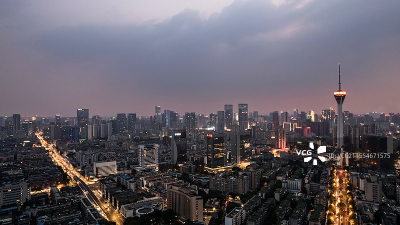 城市风光夜景天际线，成都天府熊猫塔339夜景航拍，Chengdu China图片素材