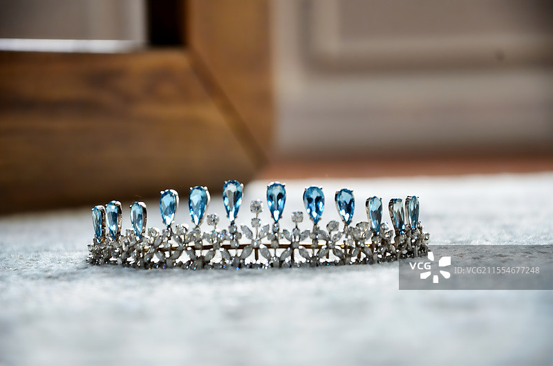 古董珠宝—海蓝宝钻石王冠图片素材