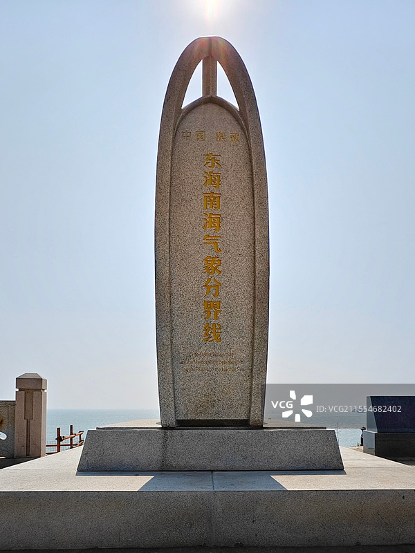 泉州崇武镇中国东海南海气候分界碑图片素材