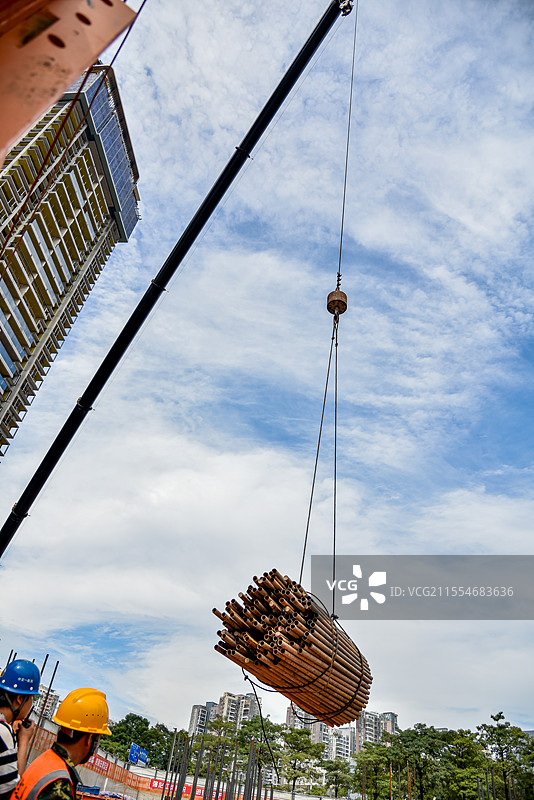 保利臻誉府项目大干场面图片素材