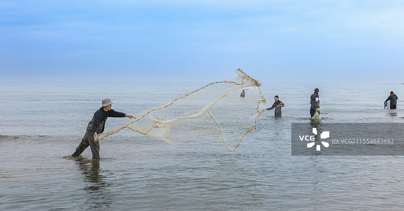 标题：《日照山海天迎"开凌梭"渔汛盛景 春日限定渔家风情引客来》图片素材