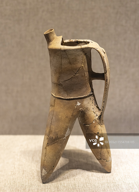 白陶封口盉 酒器 夏代 公元前2070-前1600年 伊川县南寨出土河南博物院图片素材