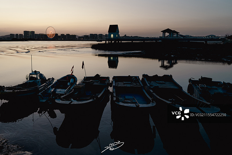 浙江省舟山市定海区桥畔公园的船图片素材