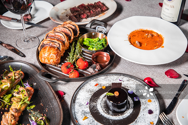 战斧牛排长骨战斧牛排澳洲牛菲力菲力牛排牛肉西餐惠林顿牛排盛宴约会纪念日图片素材