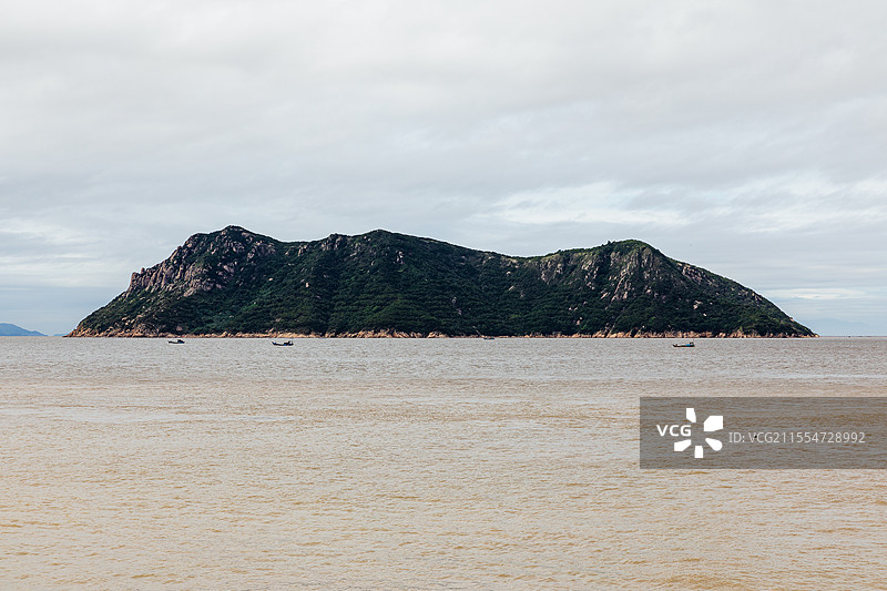 浙江省温州市洞头区，岛礁像一串璀璨的珍珠，镶嵌在碧波万顷的东海岸边，为温州这座海滨城市增添了靓姿。图片素材