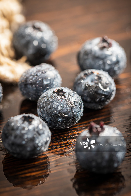 桌上蓝莓特写镜头图片素材