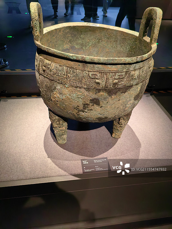 铜圆鼎图片素材