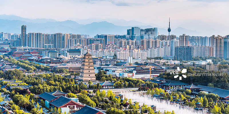 中国陕西西安大雁塔高视角城市天际线风光图片素材