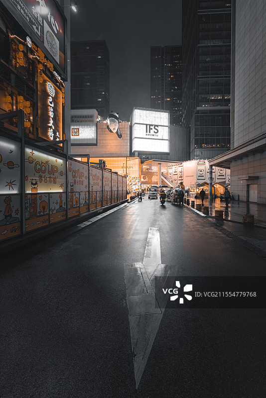 成都IFS国际金融中心夜景箭头图片素材