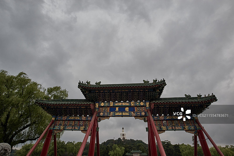 北京北海公园和积翠牌楼牌坊风景图片素材