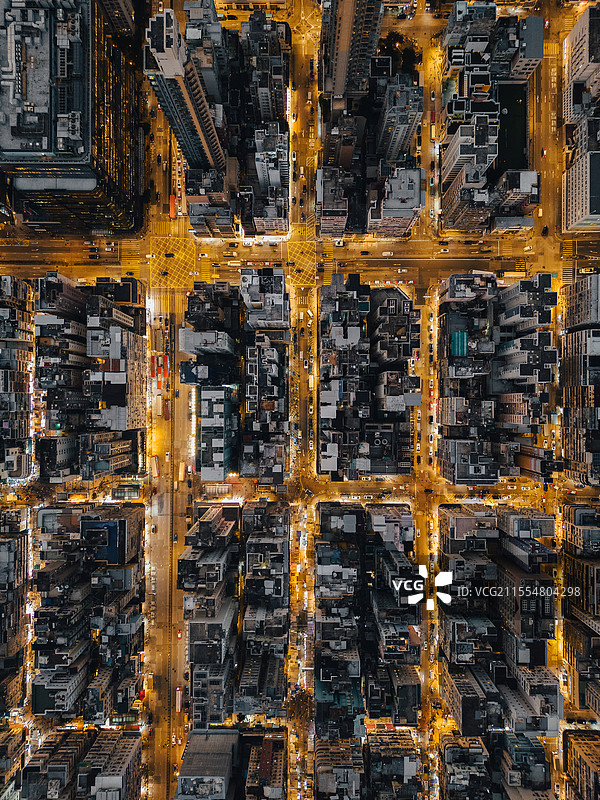 香港深水埗区蓝调时刻航拍城市风光垂直城市空间图片素材