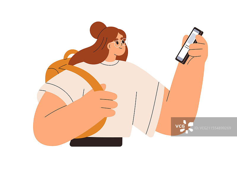 年轻女性背着背包，手持智能手机图片素材