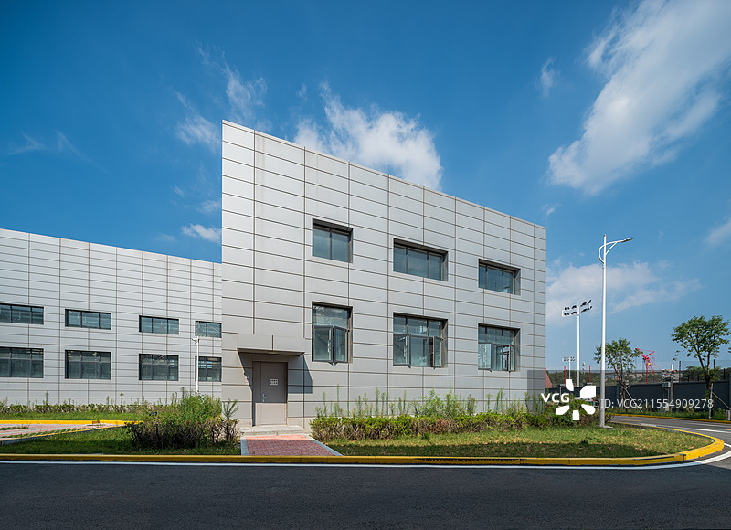 使用铝板幕墙的产业园厂房图片素材