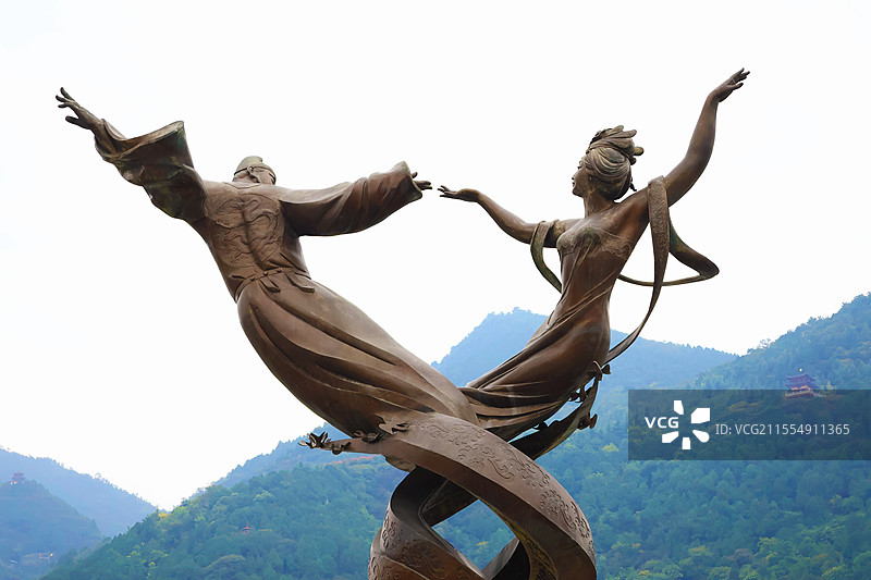 西安市临潼区华清池北侧的长恨歌主题雕塑图片素材