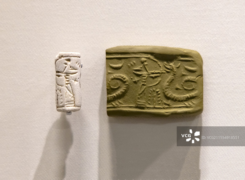 西亚神人射兽滚筒釉砂印 约公元前900-前600年 上海博物馆图片素材