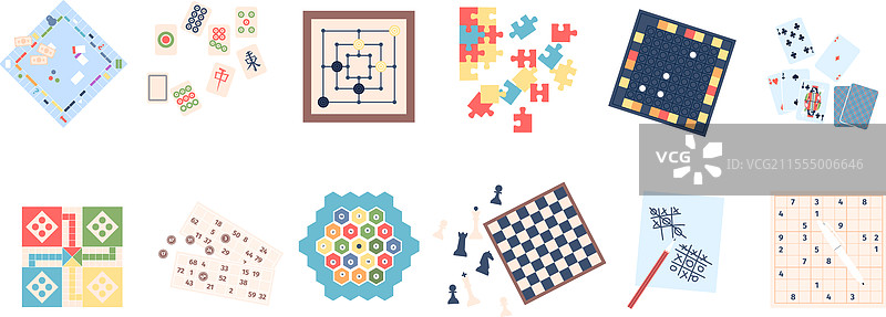 家庭休闲桌游：象棋、垄断、拼图图片素材