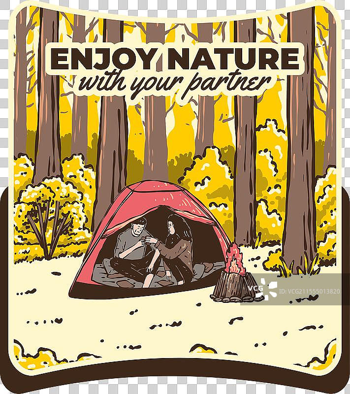 与伴侣在大自然中露营的复古户外场景图片素材
