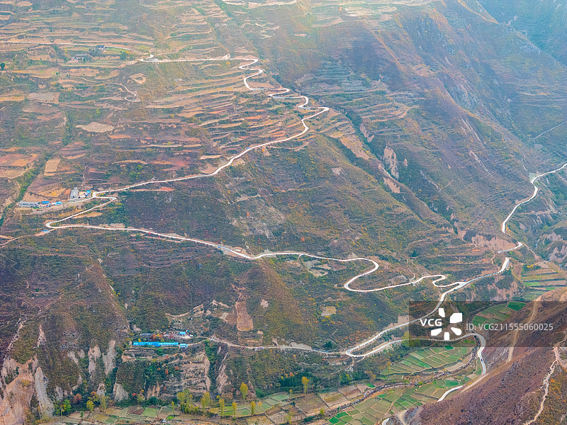 中国甘肃陇南文县高楼山十二道拐航拍风光图片素材