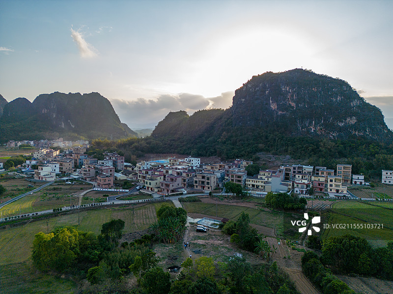 航拍春北十里画廊春天的田园风光，中国广东省阳江市阳春市春湾镇那星村图片素材