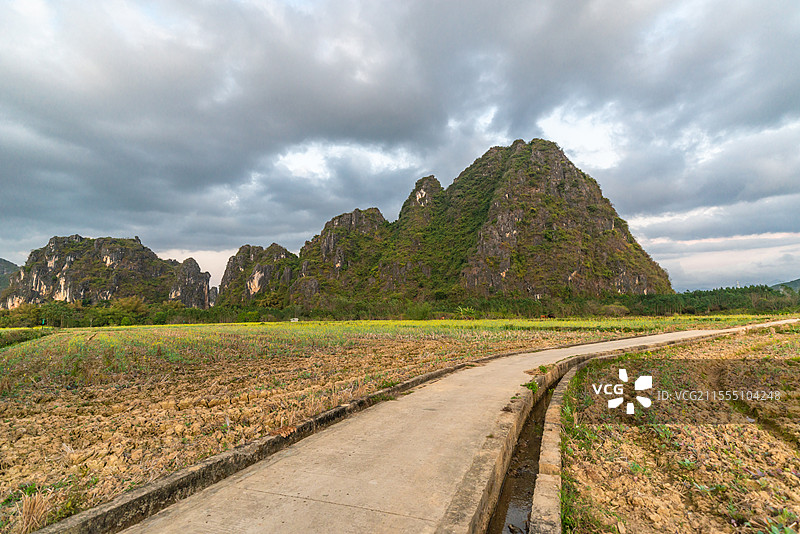 春北十里画廊春天的田园风光，中国广东省阳江市阳春市春湾镇那星村图片素材