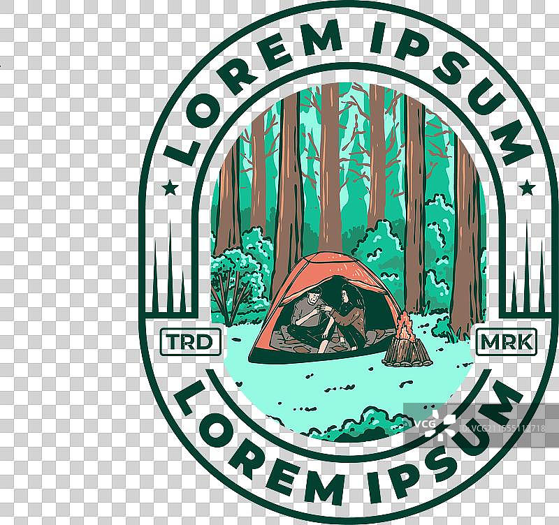 与伴侣在大自然中露营的复古户外场景图片素材