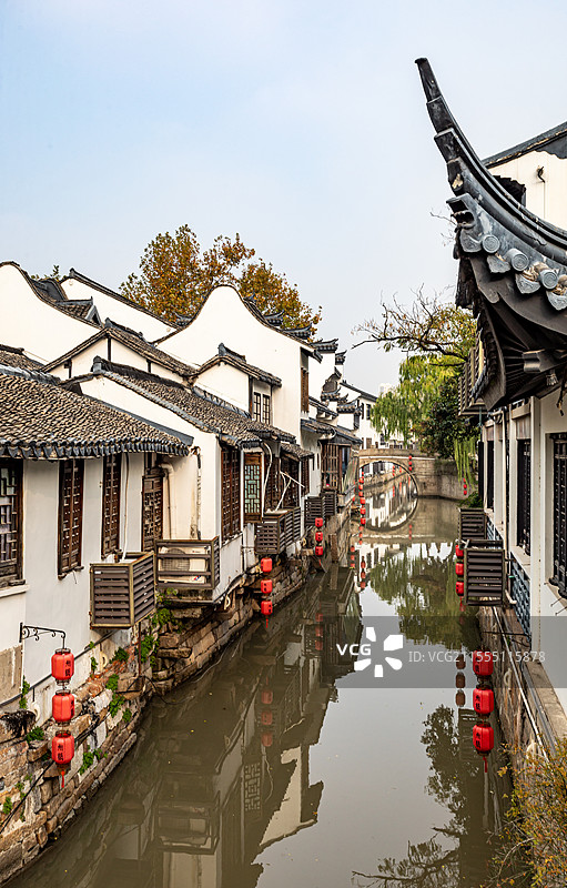 上海嘉定州桥老街法华塔白墙黛瓦建筑倒影景观图片素材