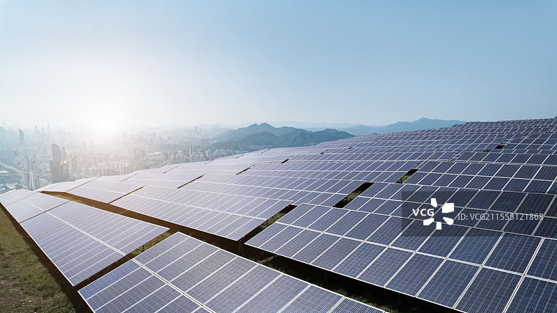 太阳能电池板与自然风景图片素材