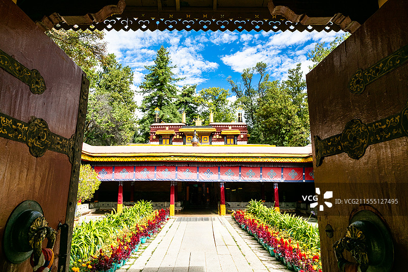 拉萨罗布林卡内的格桑颇章和园林图片素材