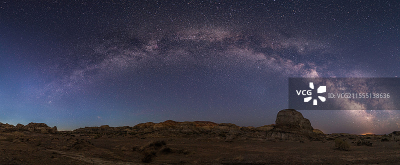 新疆银河下的沙漠戈壁图片素材