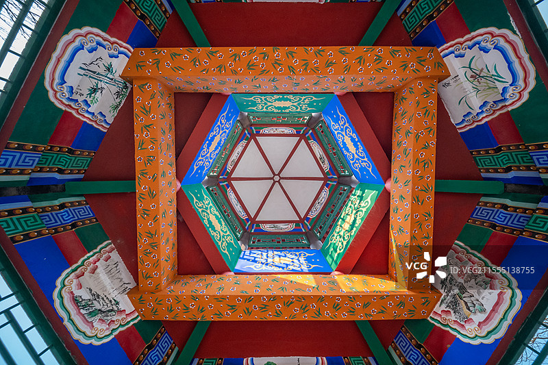 中式亭台藻井仰视图片素材