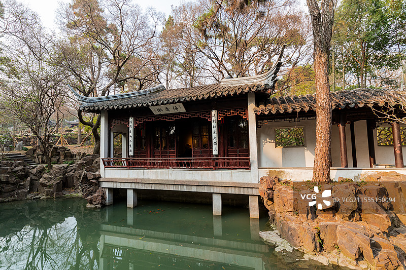 中国苏州 虎丘山的万景山庄 苏式园林布局图片素材