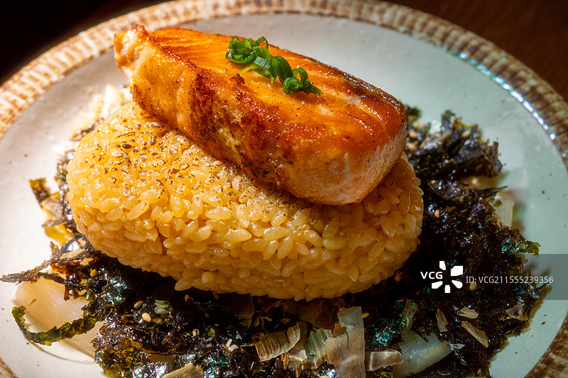 鲑鱼茶泡饭图片素材