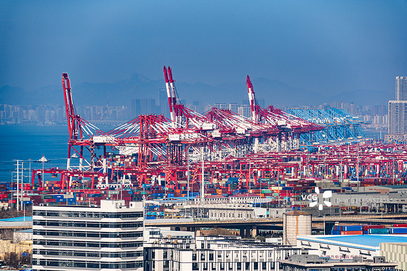 青岛前湾港码头图片素材