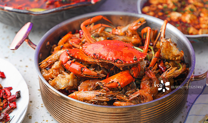 麻辣香锅麻辣海鲜香辣蟹螃蟹牛蛙虾花椒开背虾麻辣牛蛙图片素材