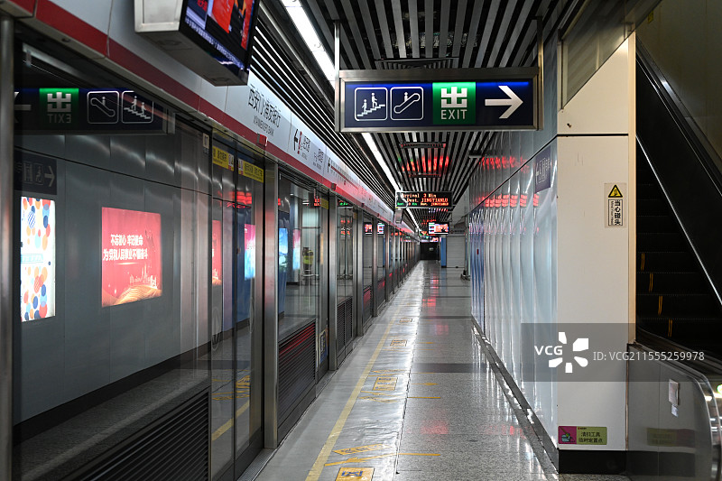 无人的地铁月台图片素材